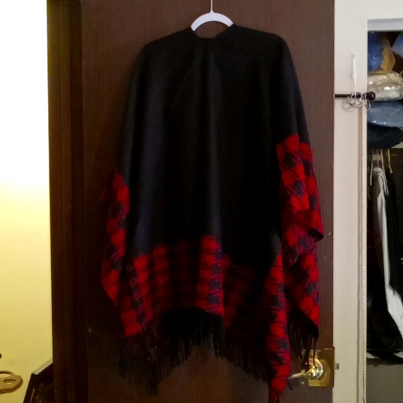 Accessory Street Womens Black and Red Plaid Shawl Wrap Warm Holidays Christmas - Picture 4 of 9